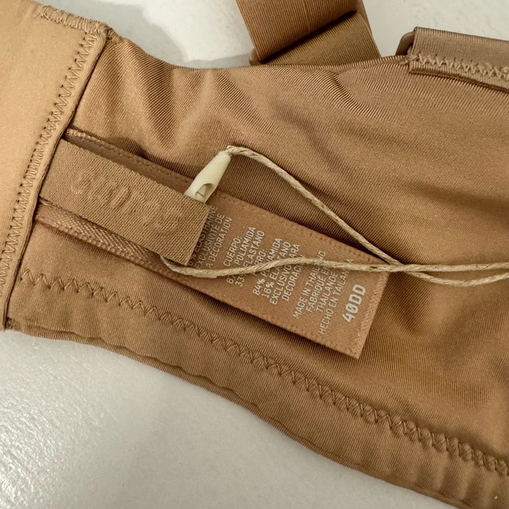SKIMS Tan Bra - Picture 3 of 4